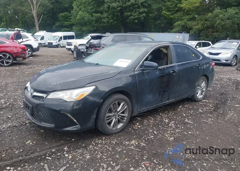 2015 Toyota Camry Se z USA, uszkodzony, nr VIN 4T1BF1FK0FU031140